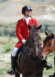 Fondato a Badolato il primo esclusivo Club per la caccia alla volpe a cavallo in Calabria
