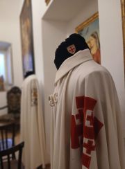 A castello Gallelli di Badolato inaugurata la mostra dal titolo “Al servizio di Sua Santità”