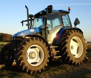 LA RABBIA DEI TRATTORI BLOCCA LA STATALE 106: DAVOLI AL CENTRO DELLA PROTESTA CONTRO IL CARO CARBURANTE E LA CRISI AGRICOLA