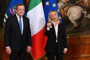 Governo, oltre un'ora di colloquio tra Mario Draghi e Giorgia Meloni: poi il passaggio della campanella