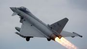 Eurofighter precipitato, le ipotesi: pilota eroe rimasto ai comandi per evitare l'impatto sulle zone abitate