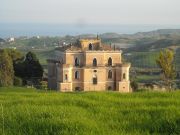 A castello Gallelli di Badolato la conferenza sul Galateo-serie aggiornata